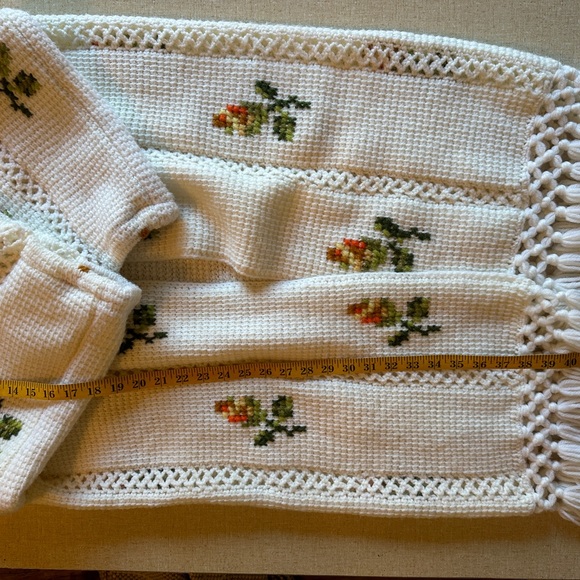Retro Roses Granny Sweater - Picture 5 of 7
